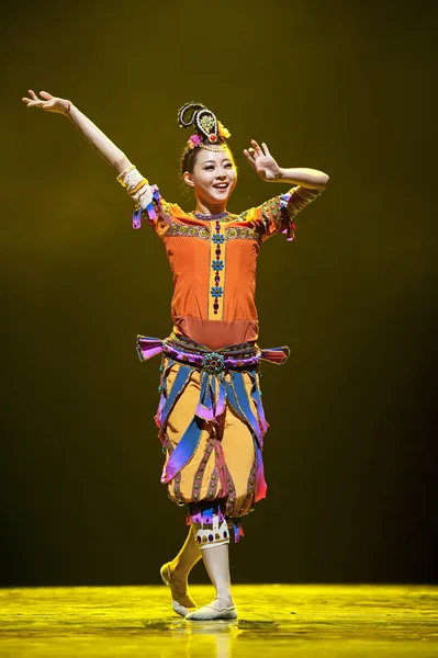 Pretty chinese Uighur national dancing girl — Stock Photo, Image