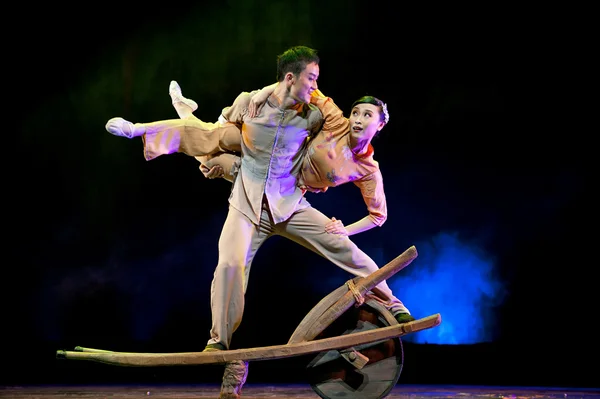 Chinese modern dancers — Stock Photo, Image