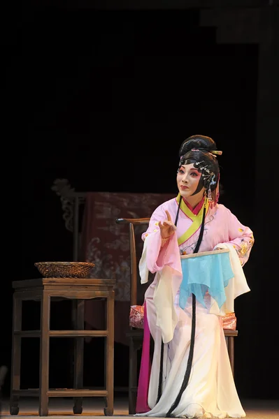 Aktorka bardzo chiński tradycyjnej opery z kostiumów teatralnych — Zdjęcie stockowe