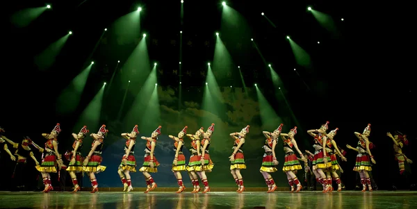 Chinese ethnic dance of Yi nationality — Stock Photo, Image