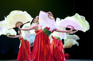 güzel Çin Ulusal dansçılar