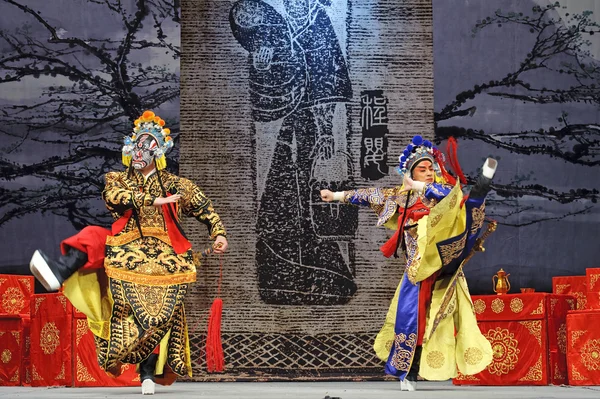 연극 의상으로 전통 경극 배우 — 스톡 사진