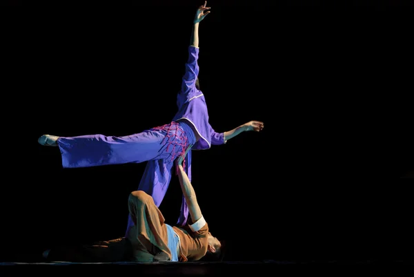 Chinese national dancers — Stockfoto