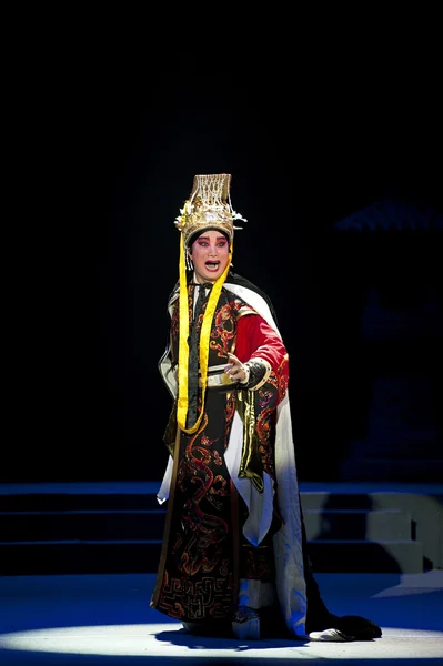 Acteur d'opéra traditionnel chinois avec costume théâtral — Photo