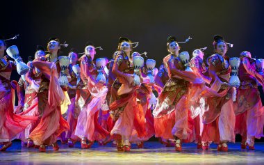 oldukça Çin Ulusal dans eden kızlar