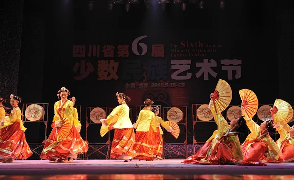 Korean ethnic dancers — Stock Photo, Image