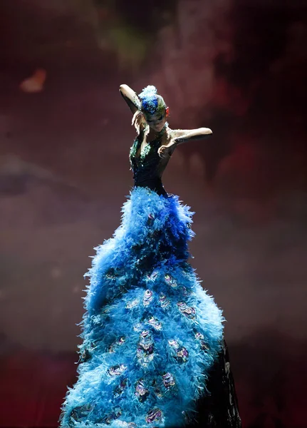 Çin ünlü dansçı yang liping