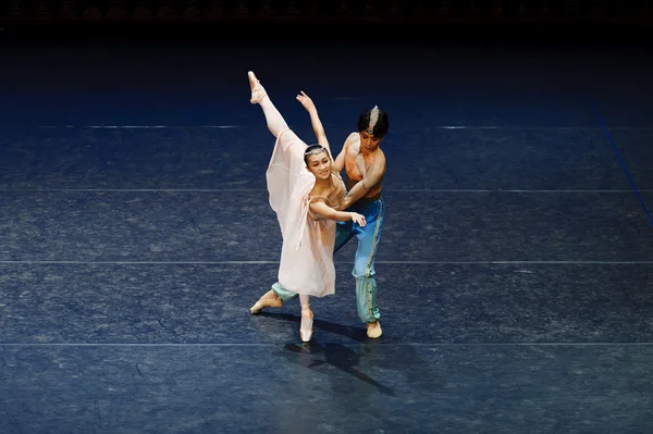Dançarina de ballet bonita — Fotografia de Stock