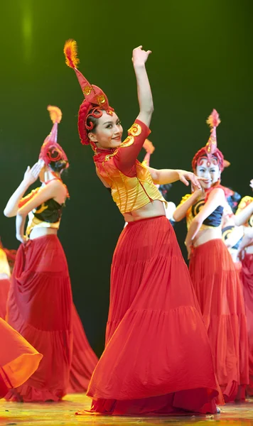 Jolies filles danseuses nationales chinoises — Photo