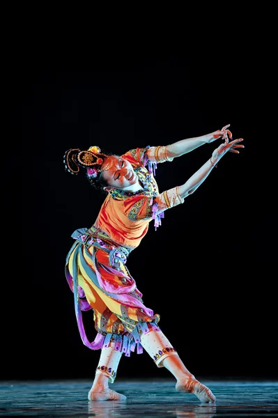 Pretty chinese Uighur national dancing girl — Stock Photo, Image