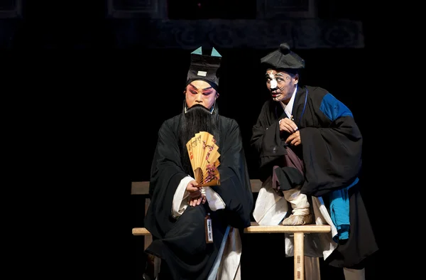 Chinese traditional opera actors perform on stage — Stock Photo, Image