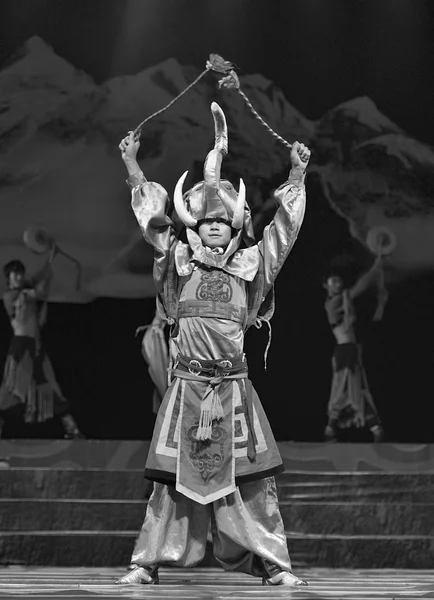 Tibetan ethnic dancer — Stock Photo, Image