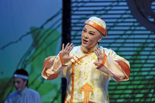 Chinese traditional opera actor with theatrical costume — Stock Photo, Image