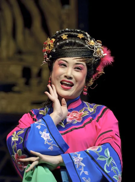 Chinese traditionele opera acteur met theatrale kostuum — Stockfoto