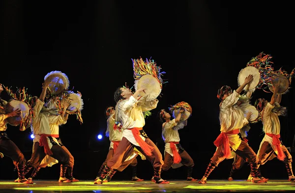 Chinese Qiang ethnic dancers — Stock Photo, Image