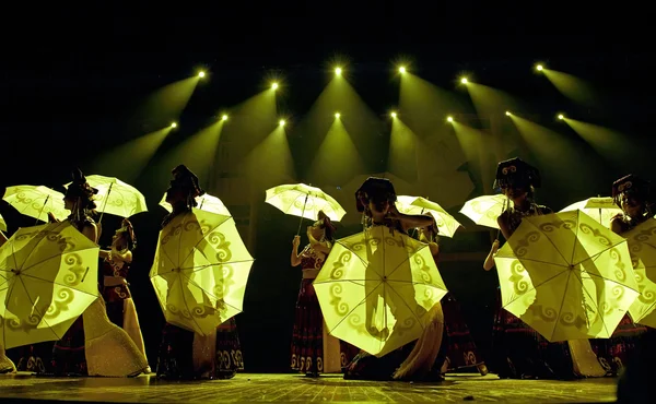 Dança étnica chinesa de nacionalidade Yi — Fotografia de Stock