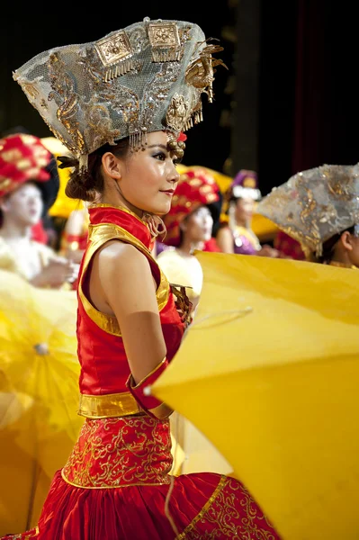 Dança étnica chinesa de nacionalidade Yi — Fotografia de Stock