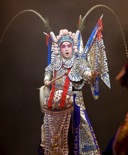 Actor de ópera tradicional chino con disfraz teatral —  Fotos de Stock