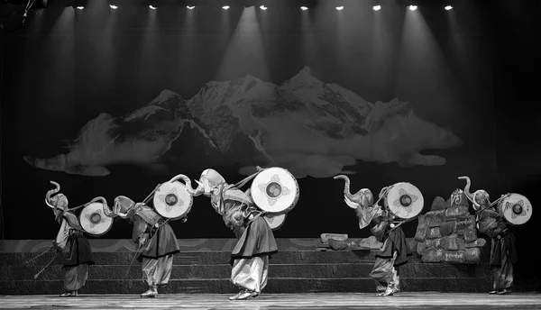 Κινεζικά Θιβέτ εθνική χορευτές — Φωτογραφία Αρχείου