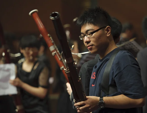 Bassista sul concerto di musica da camera di musica a fiato — Foto Stock