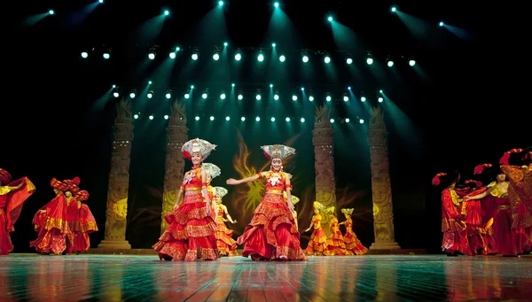 Danza étnica china de nacionalidad Yi —  Fotos de Stock