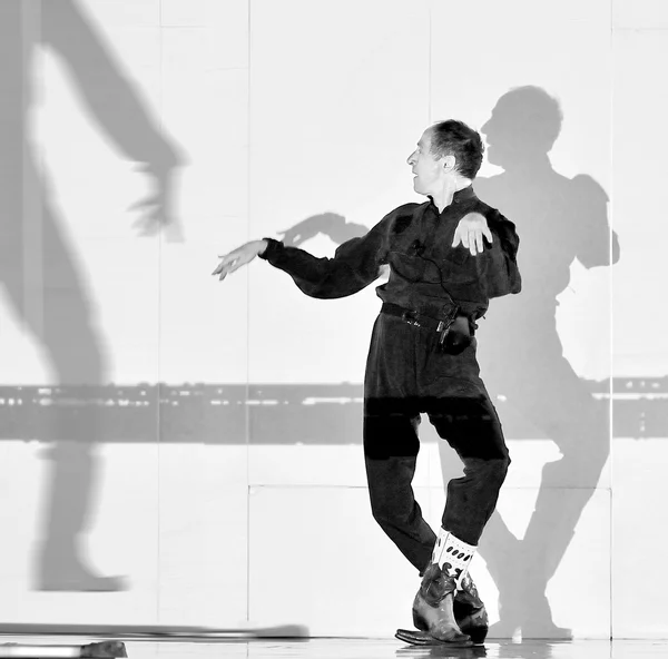 Overresten moderne danser — Stockfoto