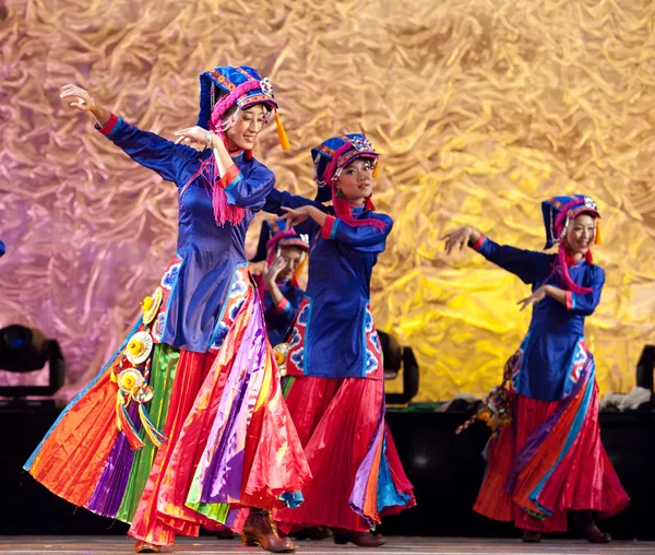 Китайский тибетский танец — стоковое фото