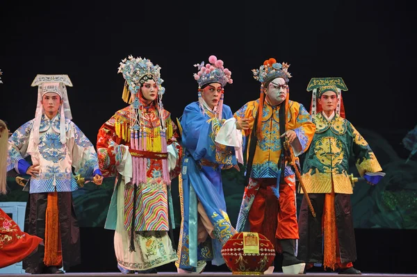 Aktor opera tradisional Cina dengan kostum teater — Stok Foto