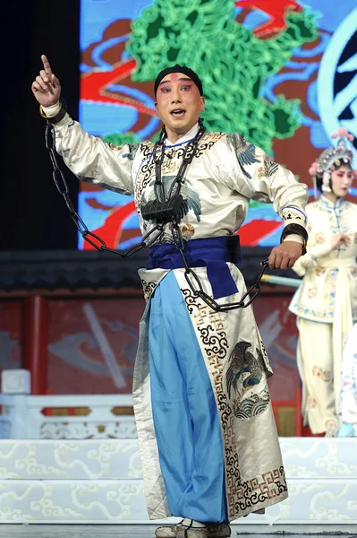 Chinese traditional opera actor with theatrical costume — Stock Photo, Image