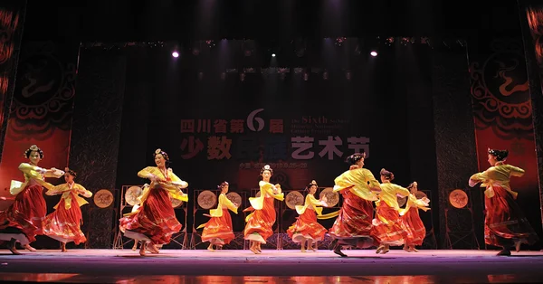 Koreaanse etnische dansers — Stockfoto