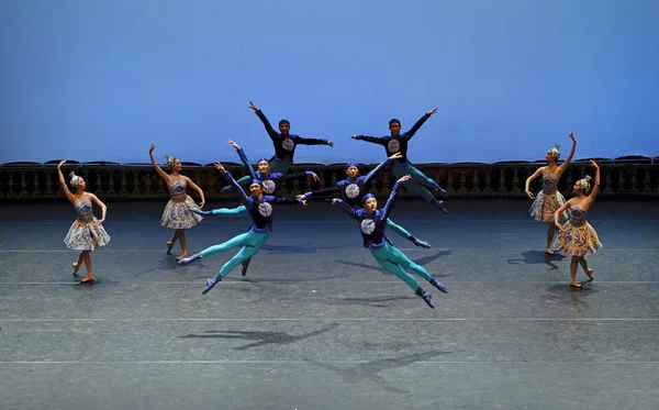 Dançarinos de ballet de salto — Fotografia de Stock