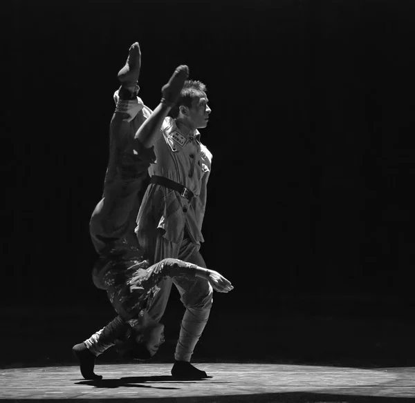 Bailarines chinos modernos — Foto de Stock