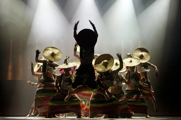 Chinese national dancers — Stok fotoğraf