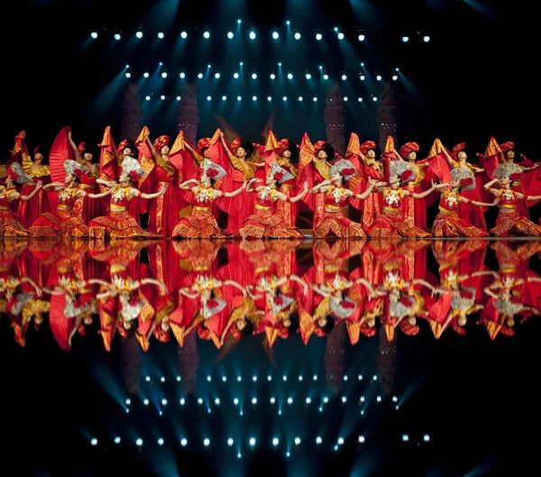 Danza étnica china de nacionalidad Yi — Foto de Stock