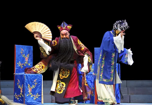 Ator de ópera tradicional chinesa com traje teatral — Fotografia de Stock