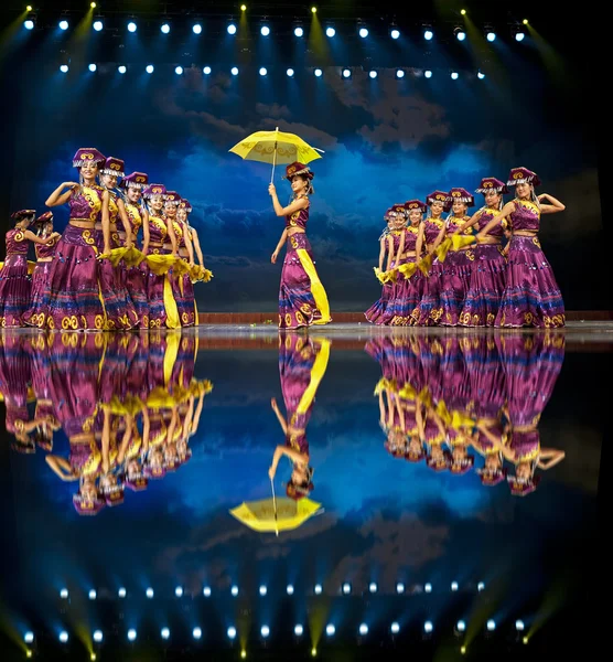 Chinese ethnic dance of Yi nationality — Stock Photo, Image