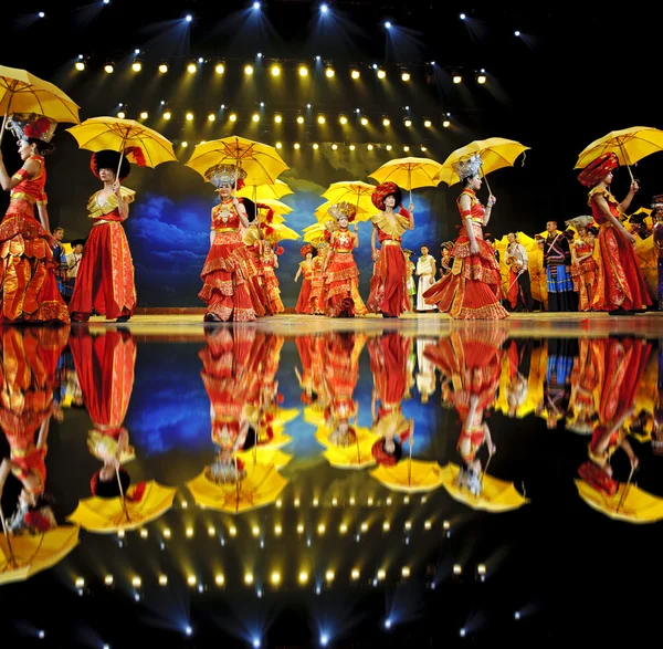 Chinese ethnic dance of Yi nationality — Stock Photo, Image