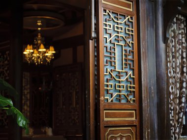 Çince Geleneksel kapı oyma desenleri ile