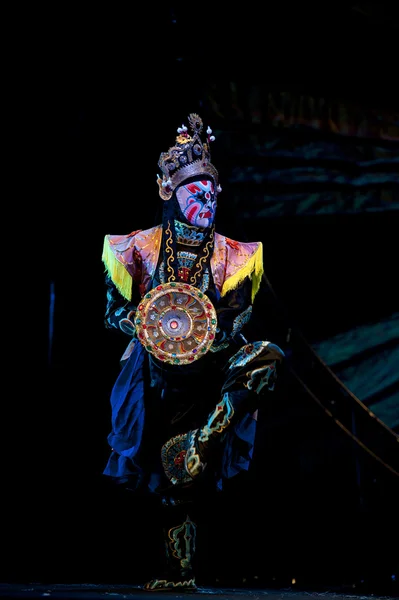 Chinese traditional opera actor with theatrical costume — Stock Photo, Image