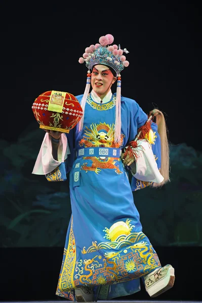 Chinese traditionele opera acteur met theatrale kostuum — Stockfoto