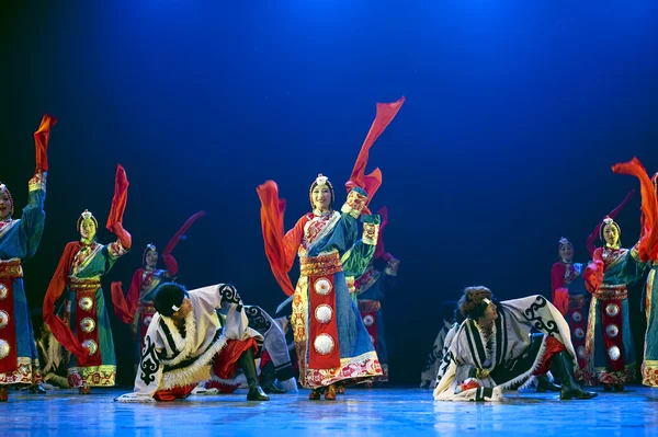 Tibetanska nationella dansare — Stockfoto