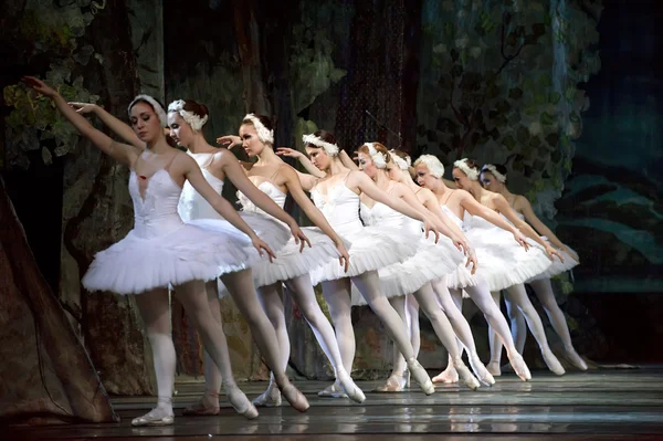 Bailarines de ballet bonitos —  Fotos de Stock