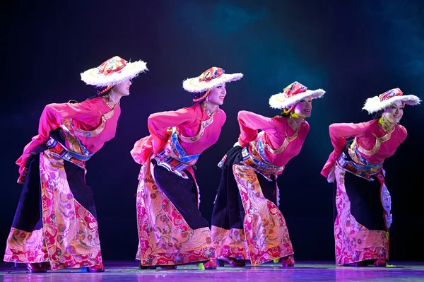 Chinese tibetan national dancers — Stock Photo, Image