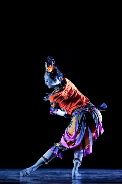 Muito chinês uigur nacional dança menina — Fotografia de Stock