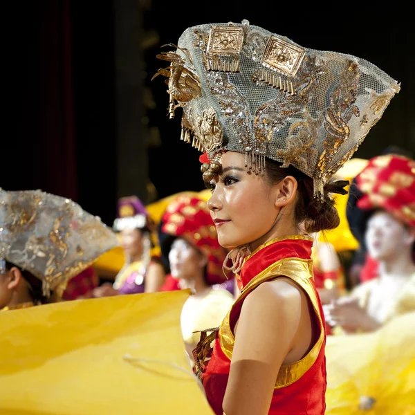 Danza etnica cinese di nazionalità Yi — Foto Stock