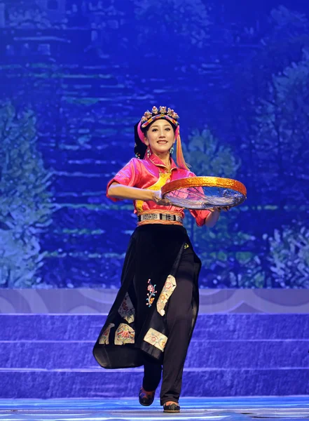 Dança étnica tibetana chinesa — Fotografia de Stock