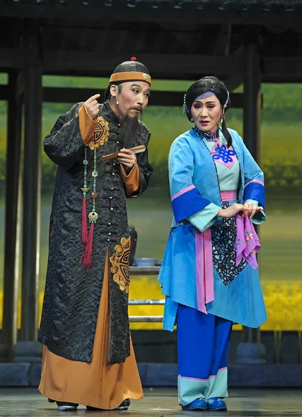 演劇的な衣裳と中国の伝統的なオペラ俳優 — ストック写真