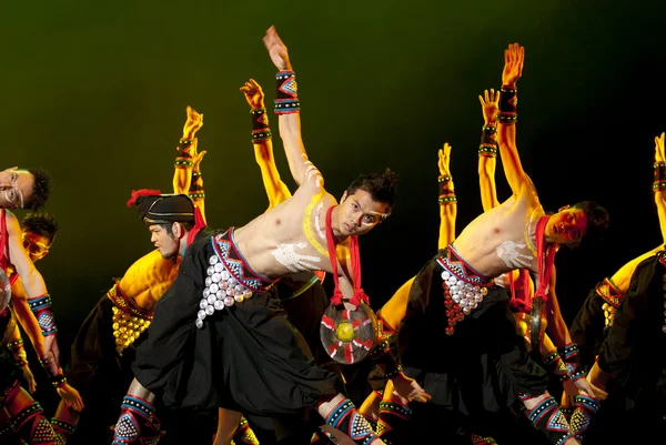 Kinesiska etniska dans — Stockfoto
