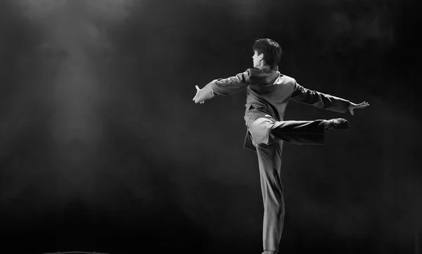 Profesionální moderní tanečnice — Stock fotografie