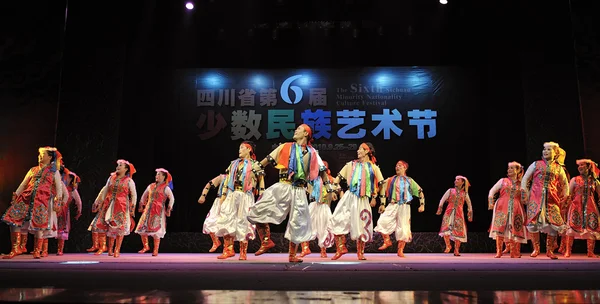 蒙古民族舞者 — 图库照片